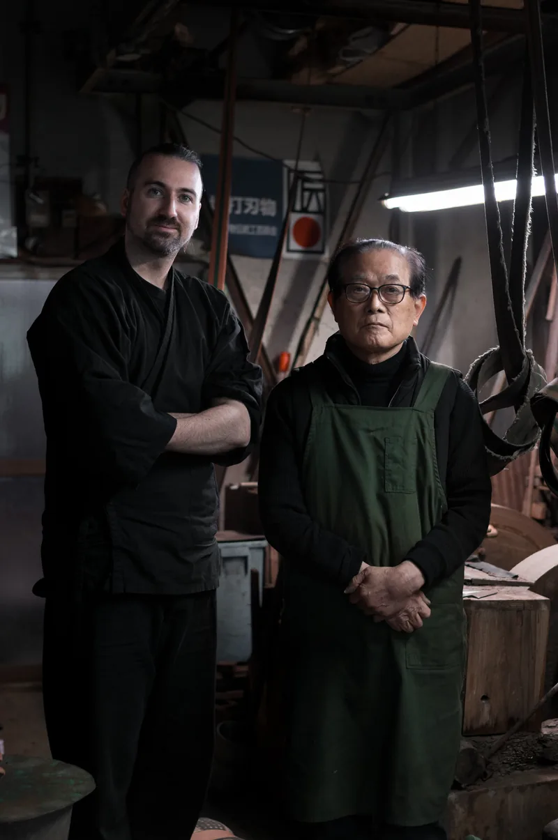 Eric Chevalier, cuchillero y herrero, Sakai, Osaka, Japón